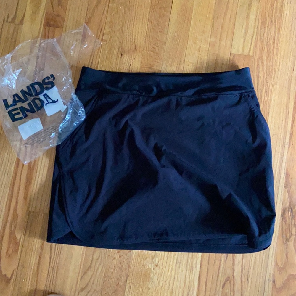 Lands End New in Bag never worn black skirt w/pockets (14 Long)